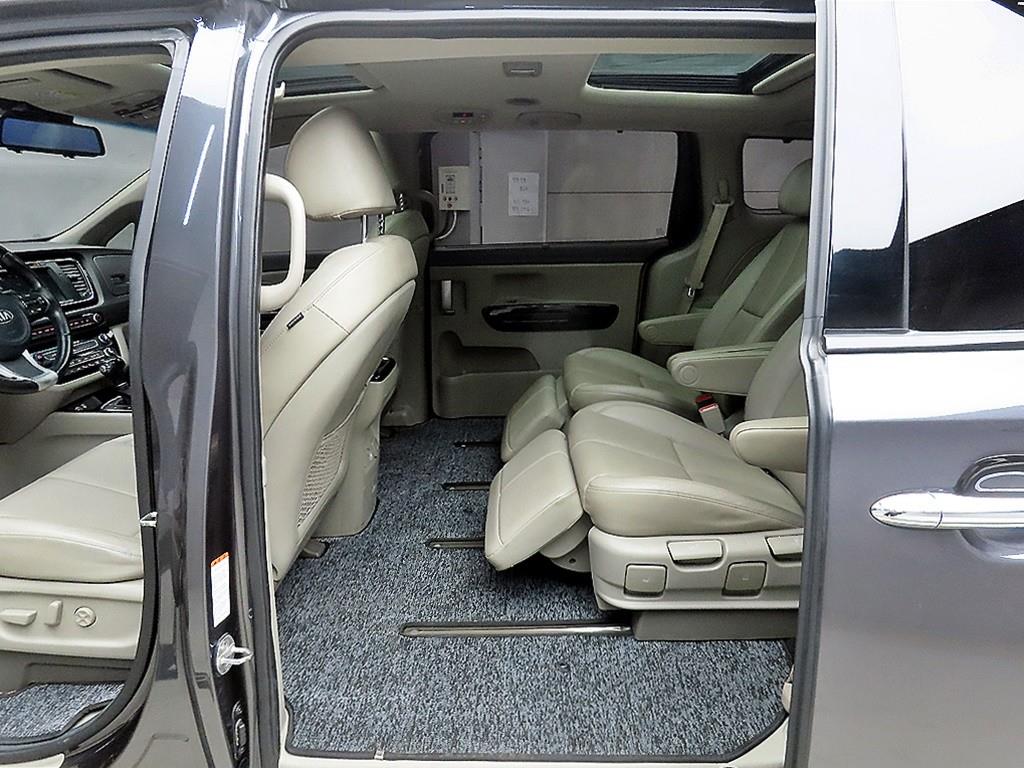 KIA Carnival - Vista 6