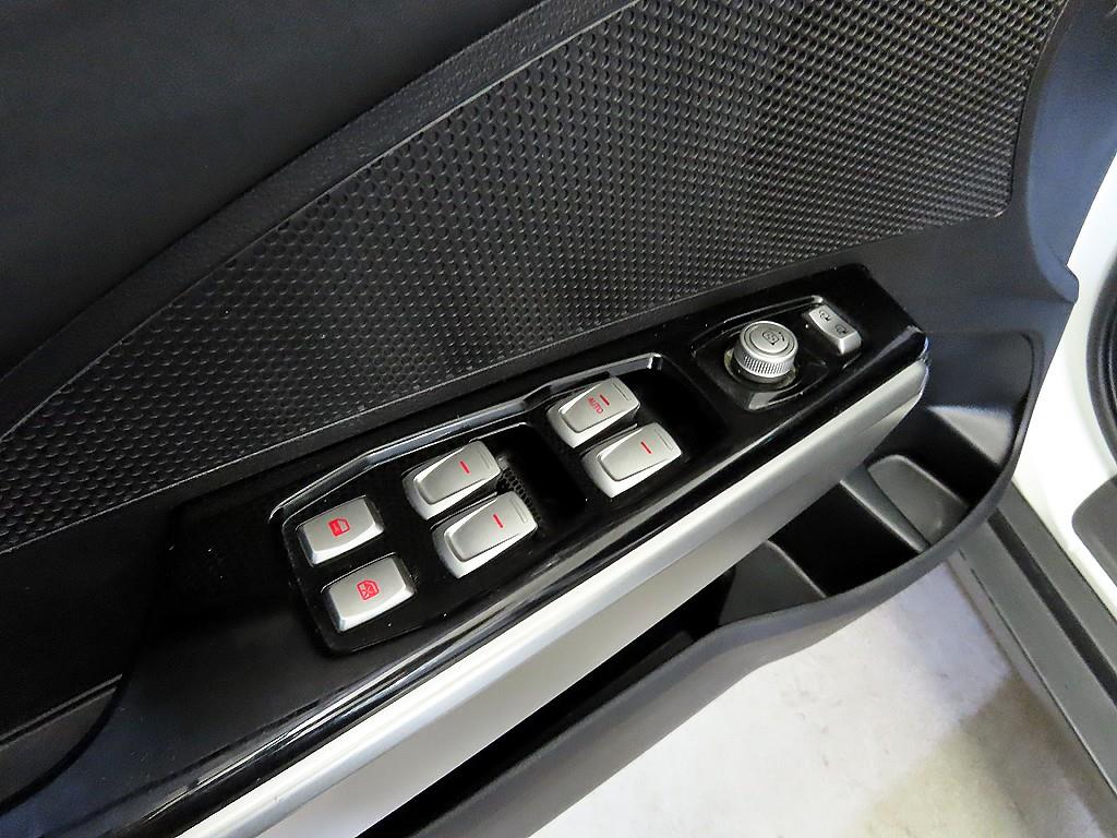 Ssangyong Tivoli 2016 Blanco - Importación desde Corea - HF Imports Iquique - Foto 13