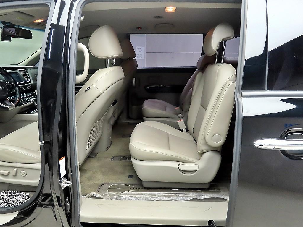 KIA Carnival - Vista 6
