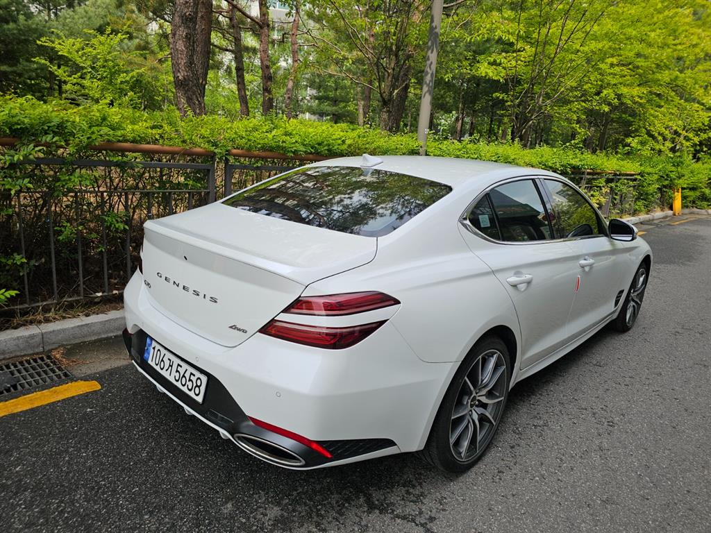 Genesis G70 - Vista 3