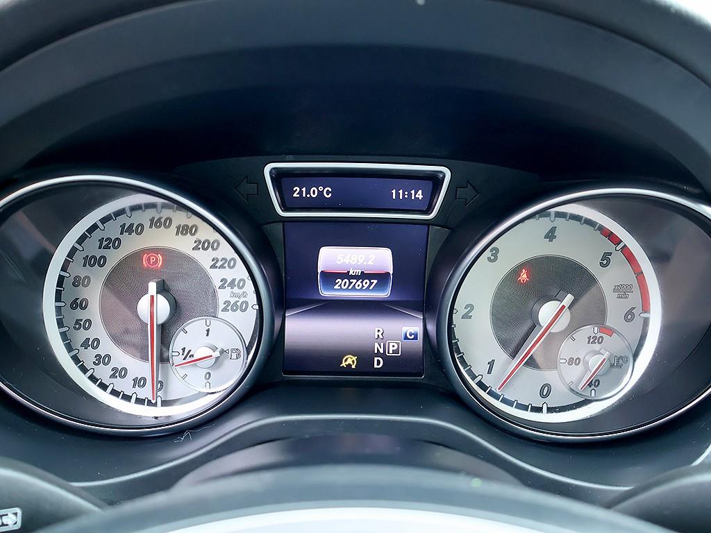 Mercedes Benz GLA Class - Vista 11