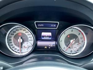 Mercedes Benz GLA Class - Vista 12