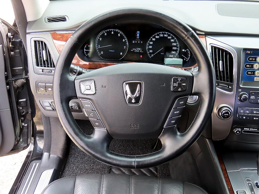 HYUNDAI Equus - Vista 8