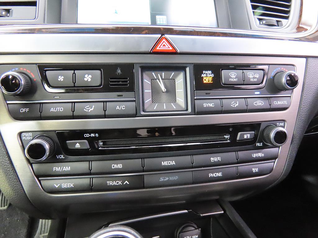 HYUNDAI Genesis - Vista 12