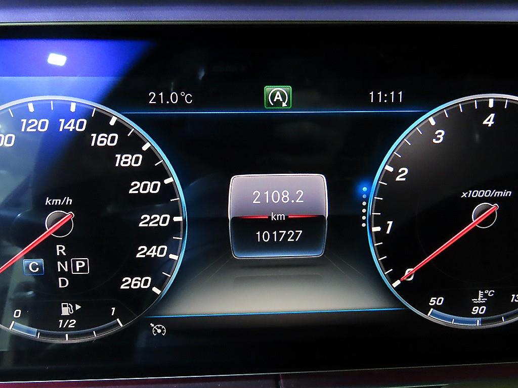Mercedes Benz E class - Vista 9