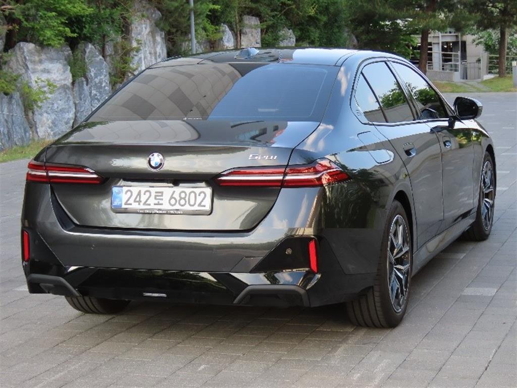 BMW 5 Series - Vista 5