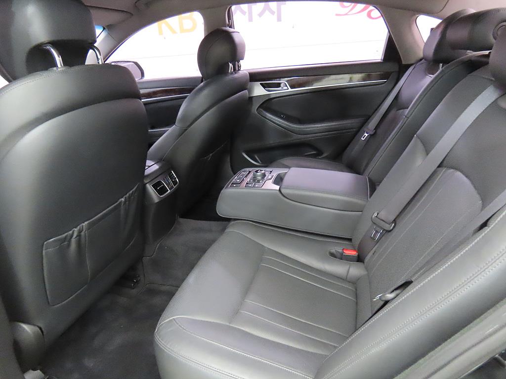 HYUNDAI Genesis - Vista 7