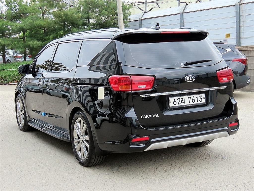 KIA Carnival - Vista 5