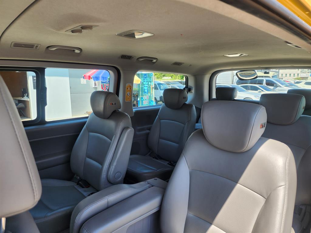 HYUNDAI Starex - Vista 11