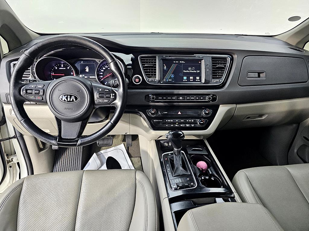KIA Carnival - Vista 5