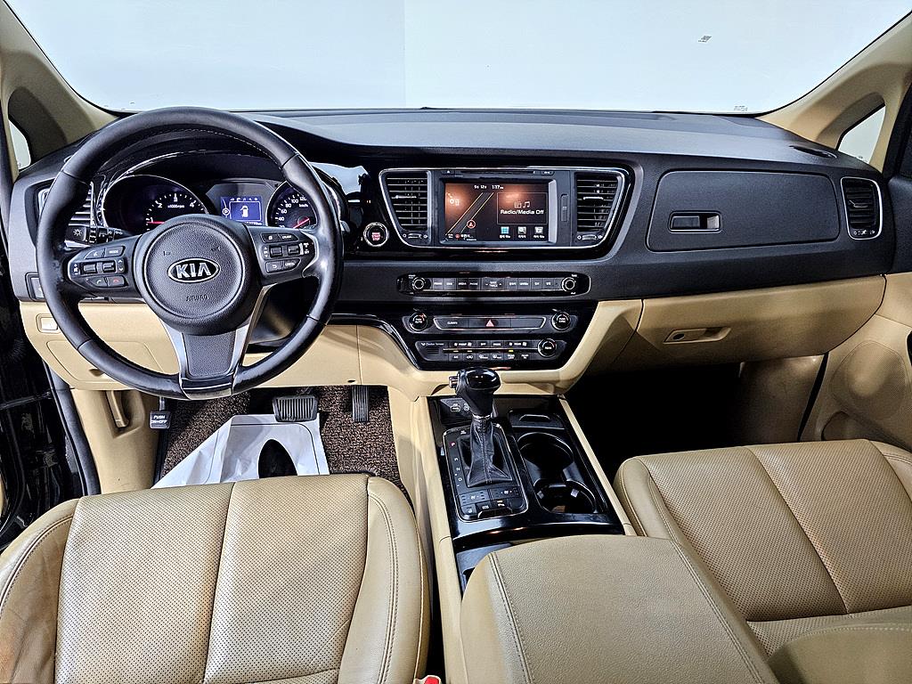 KIA Carnival - Vista 5