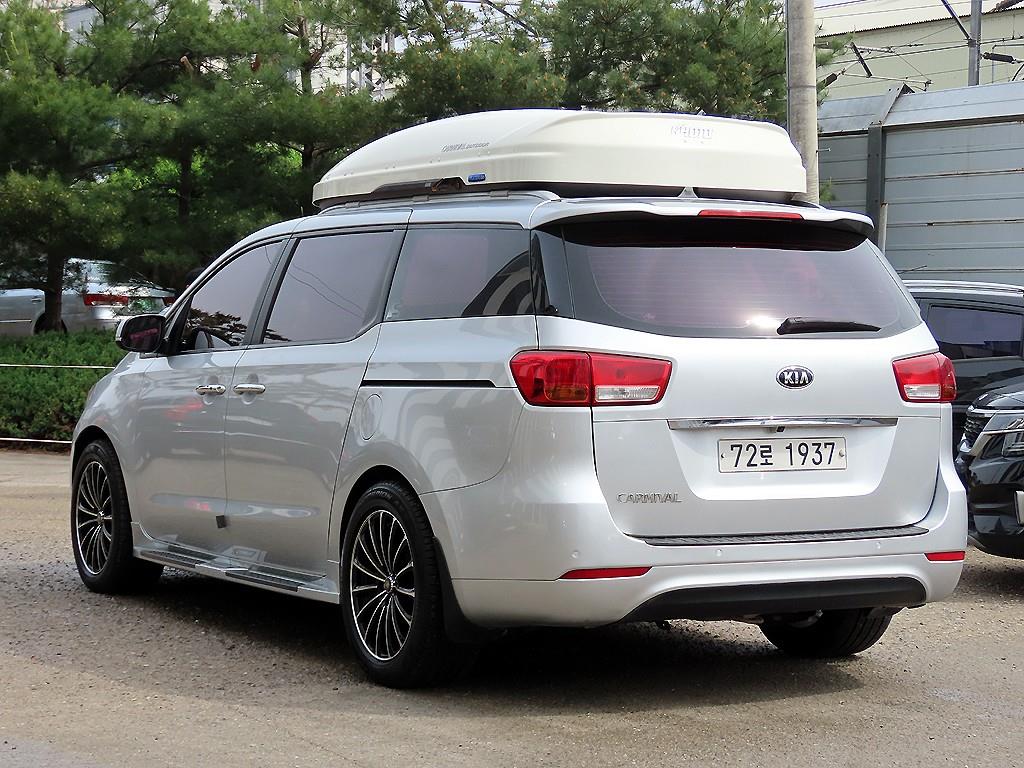 KIA Carnival - Vista 3