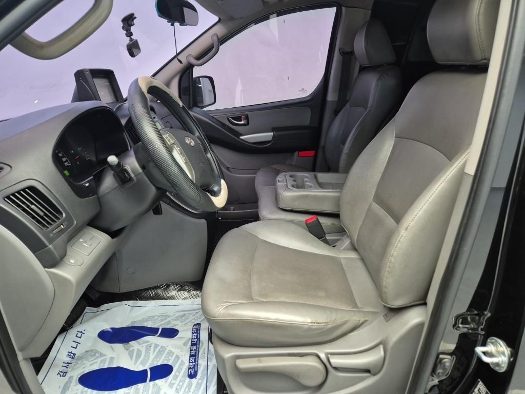 HYUNDAI Starex - Vista 12
