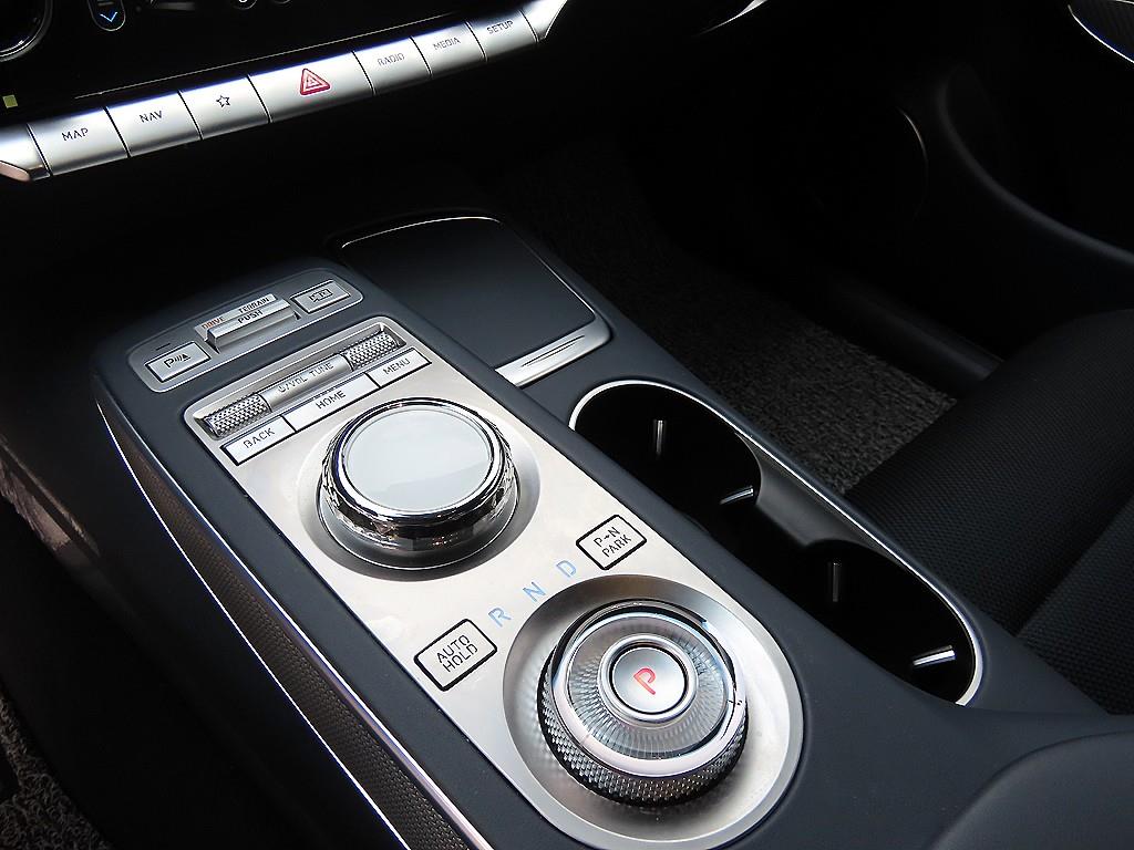 Genesis GV70 - Vista 11