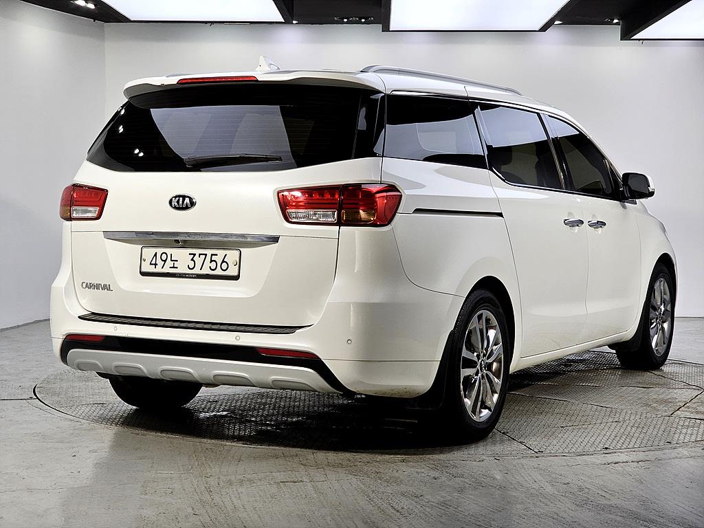 KIA Carnival - Vista 4