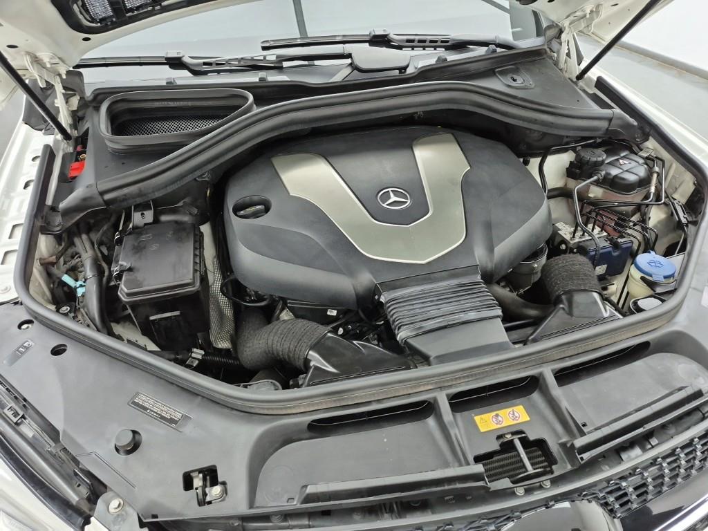 Mercedes Benz GLE Class - Vista 6