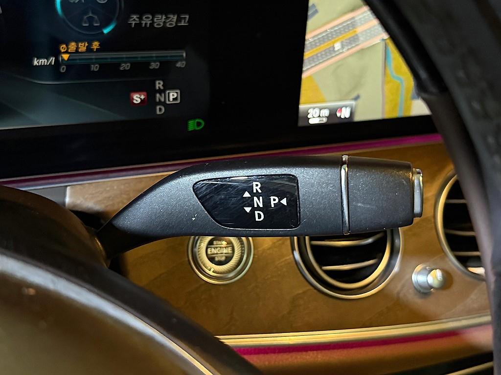 Mercedes Benz E class - Vista 12