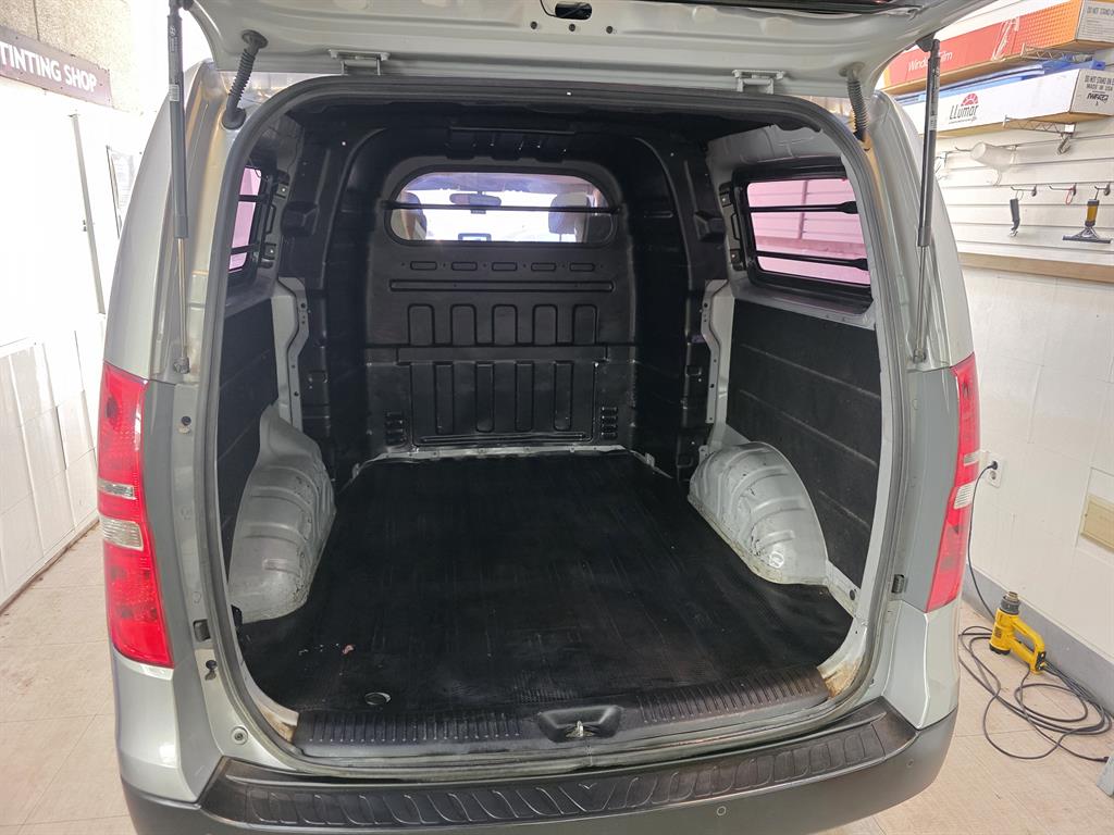 HYUNDAI Starex - Vista 5