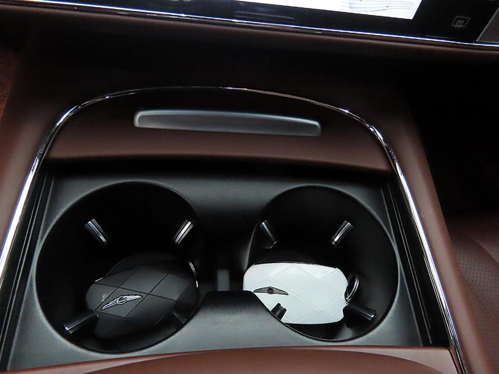 Genesis G90 - Vista 12