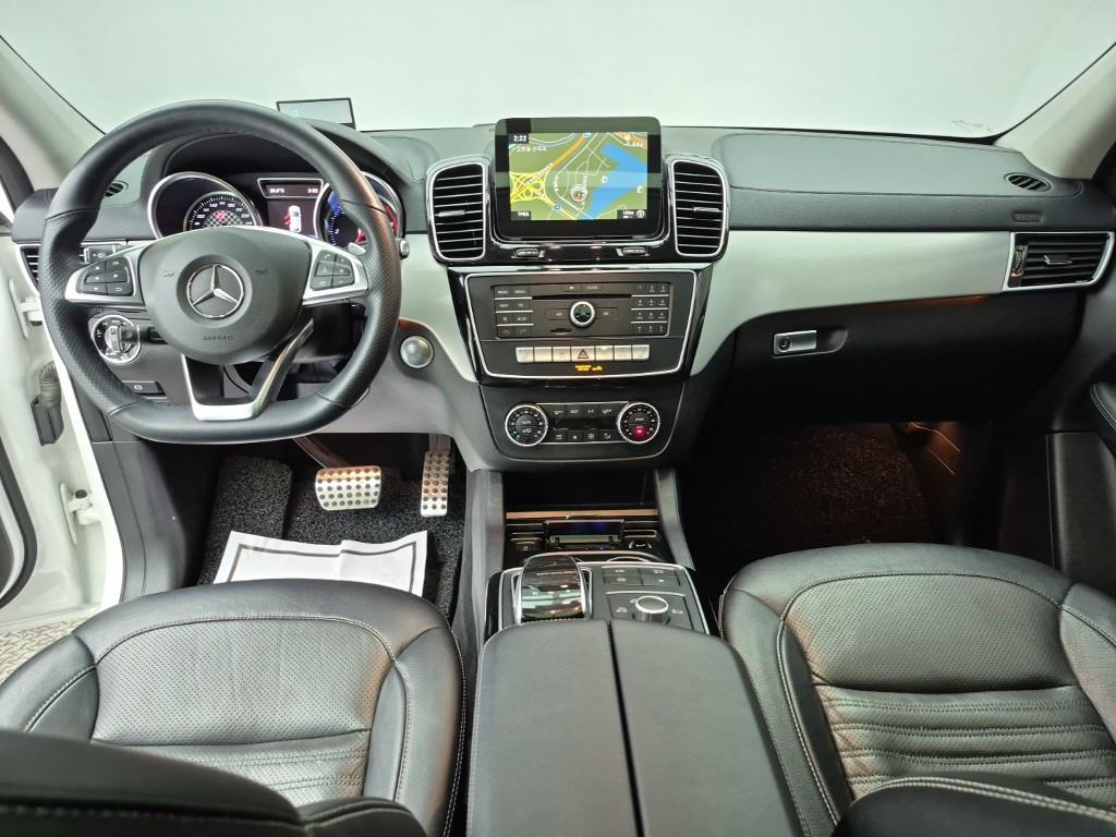 Mercedes Benz GLE Class - Vista 5