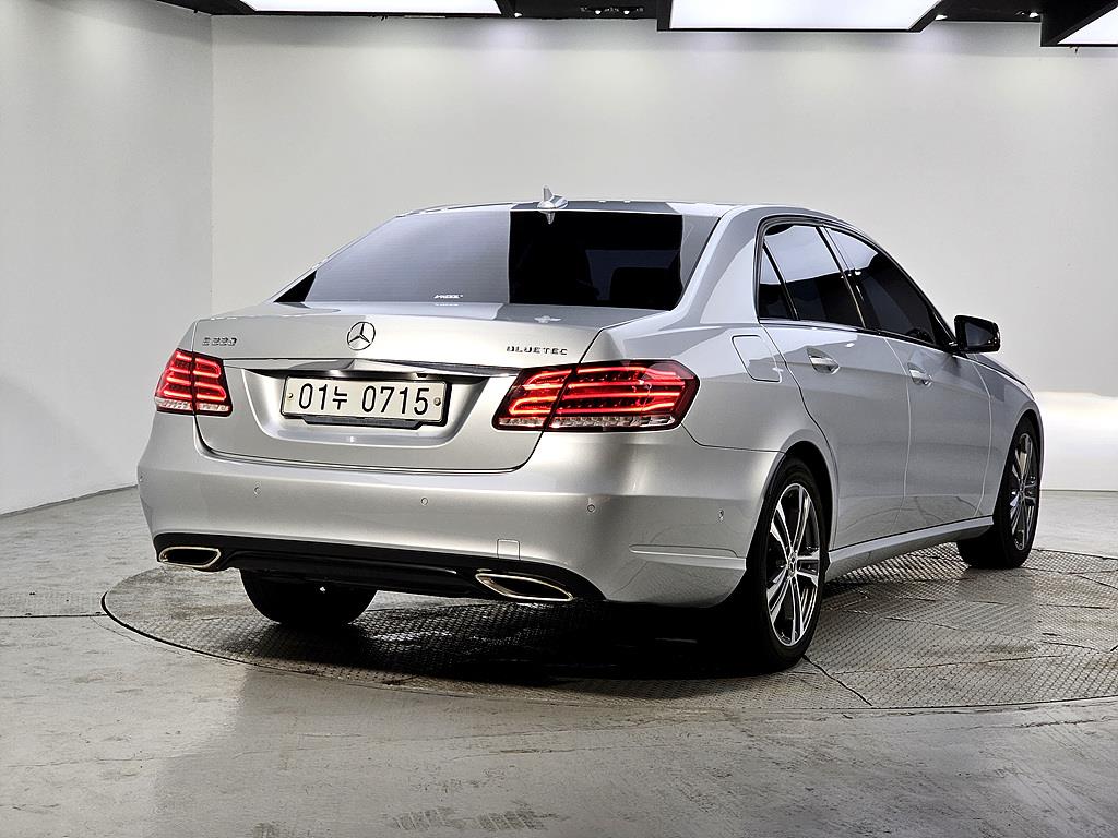 Mercedes Benz E class - Vista 4