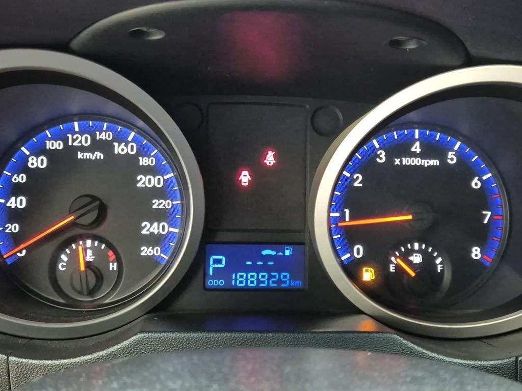 HYUNDAI Genesis - Vista 6