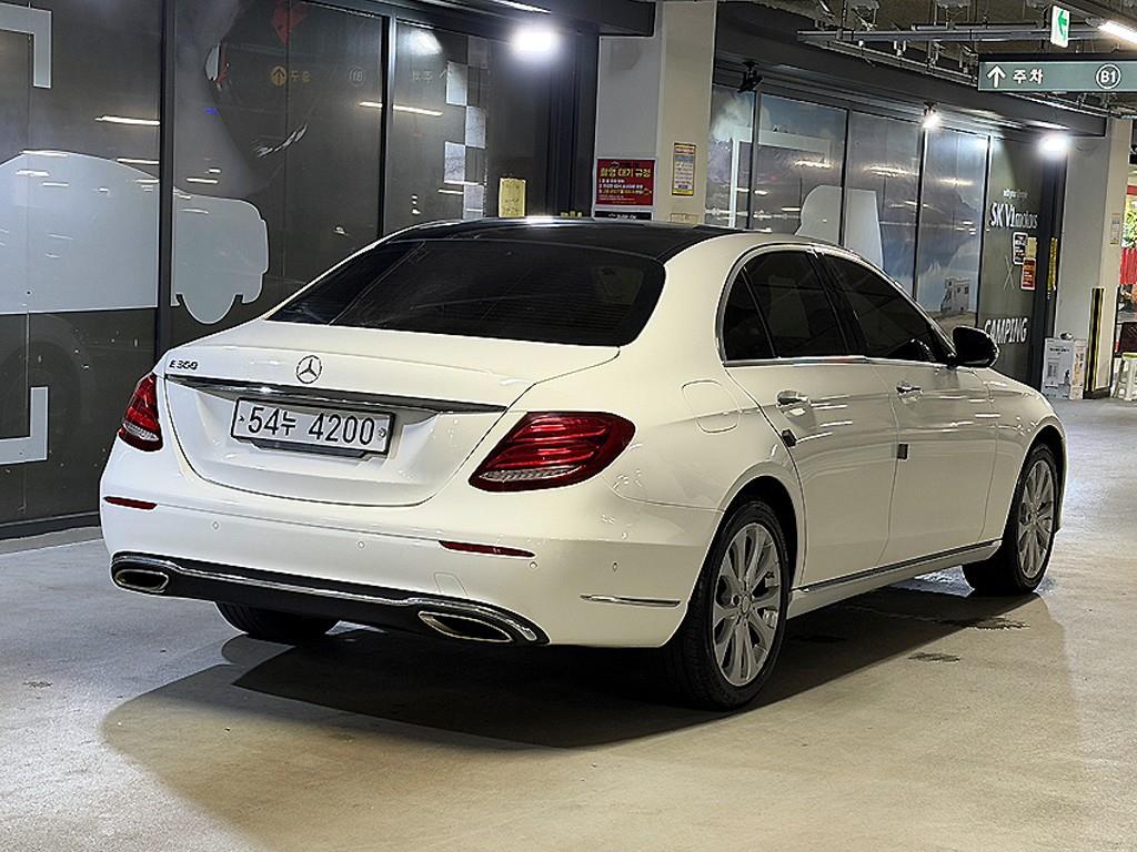 Mercedes Benz E class - Vista 4