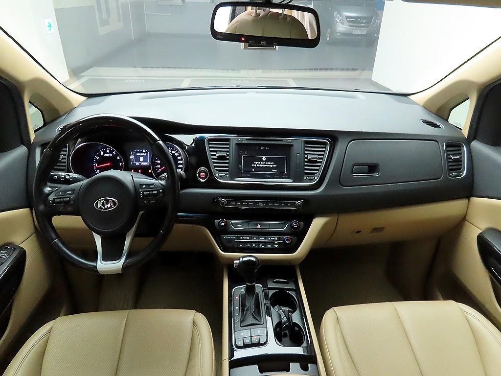 KIA Carnival - Vista 8