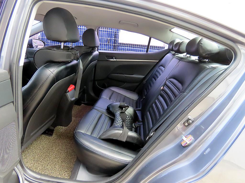 HYUNDAI Avante - Vista 6