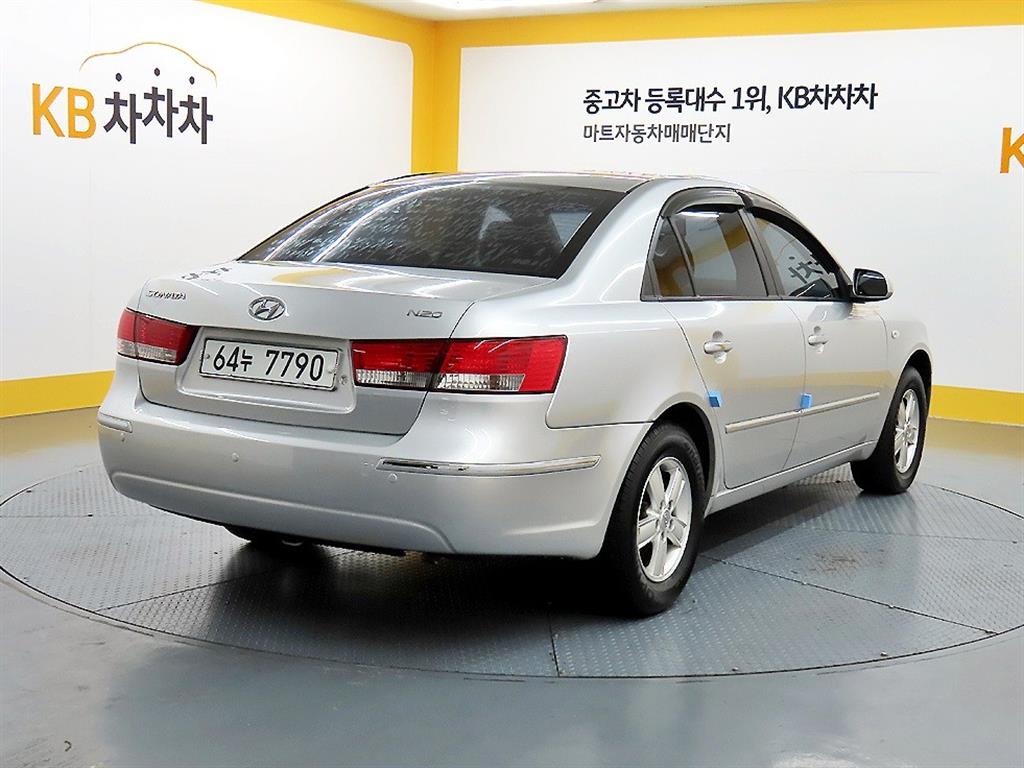 HYUNDAI Sonata - Vista 4