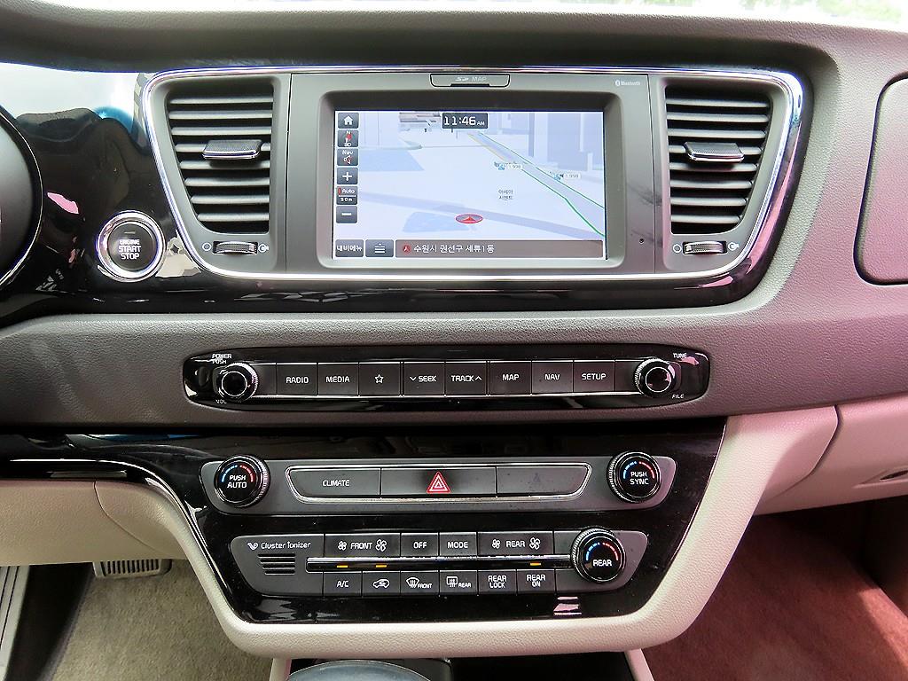 KIA Carnival - Vista 12