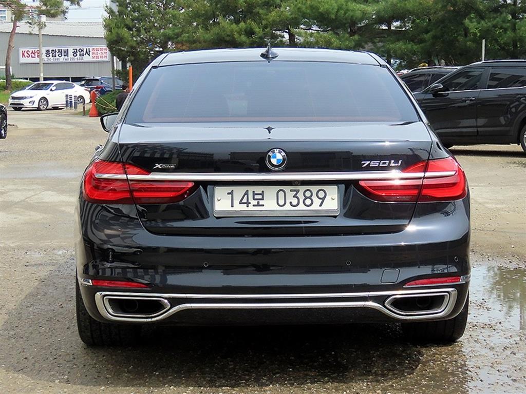 BMW 7 Series - Vista 4