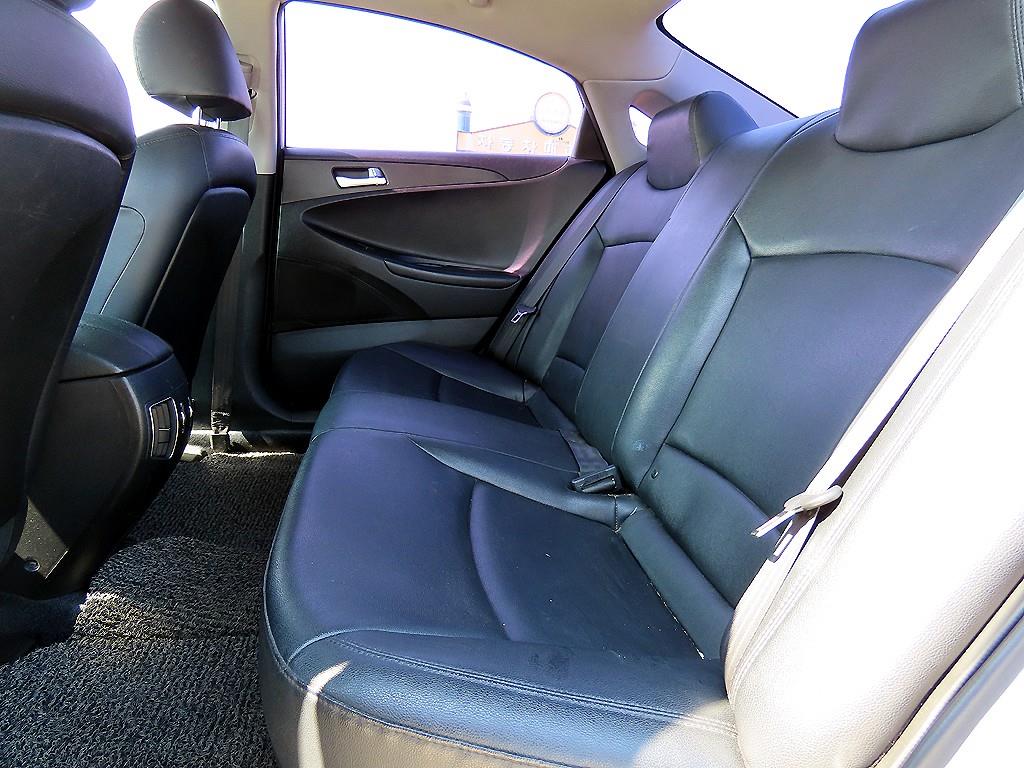 HYUNDAI Sonata - Vista 6