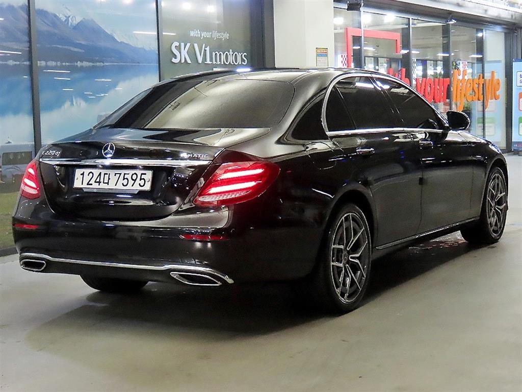 Mercedes Benz E class - Vista 4