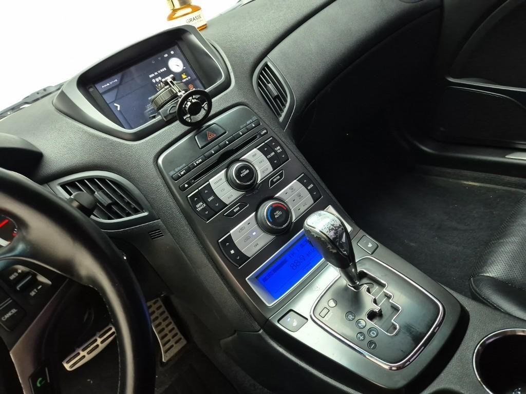 HYUNDAI Genesis - Vista 10