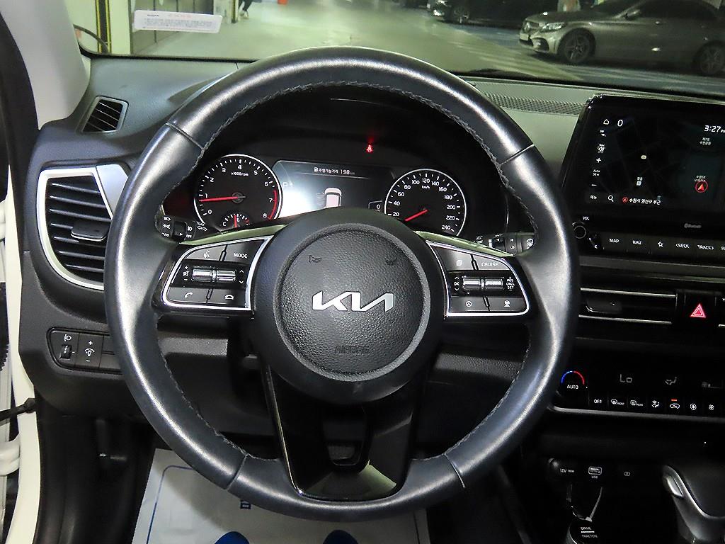 KIA Seltos - Vista 8
