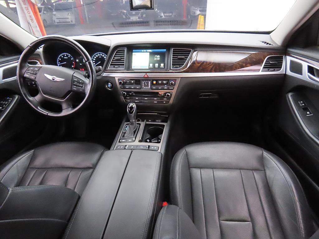 HYUNDAI Genesis - Vista 5