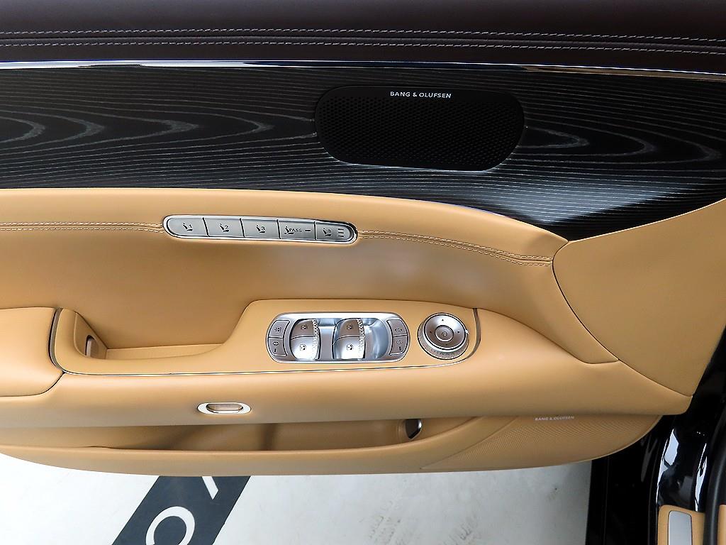 Genesis G90 - Vista 11