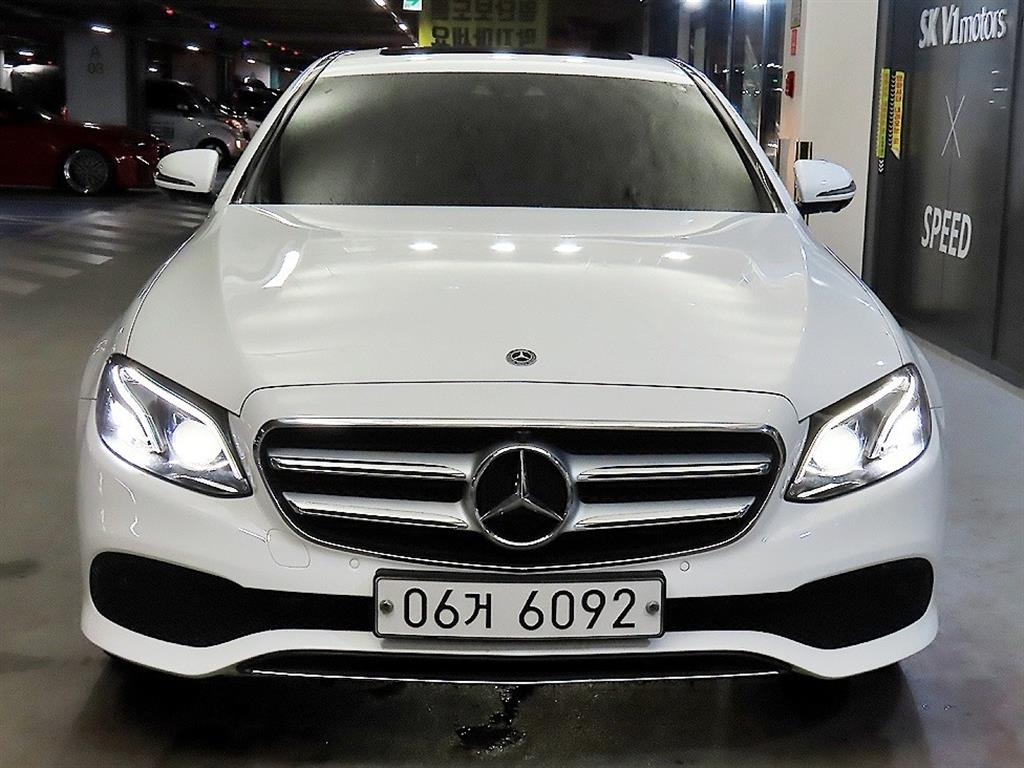 Mercedes Benz E class - Vista 2