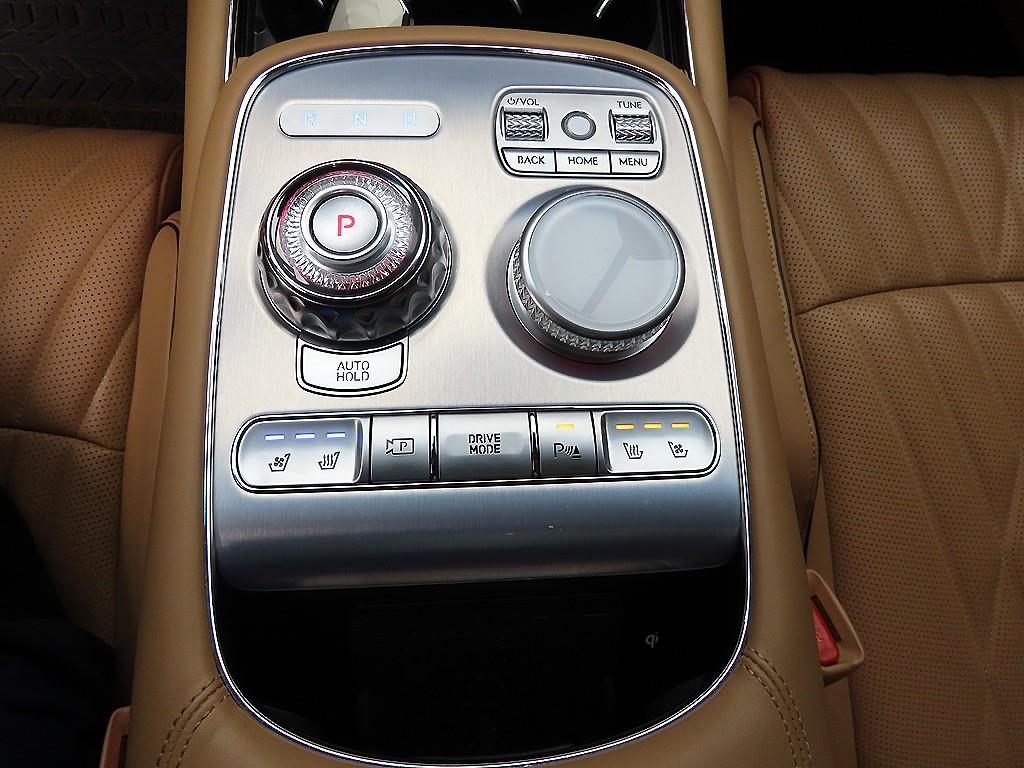 Genesis G90 - Vista 10