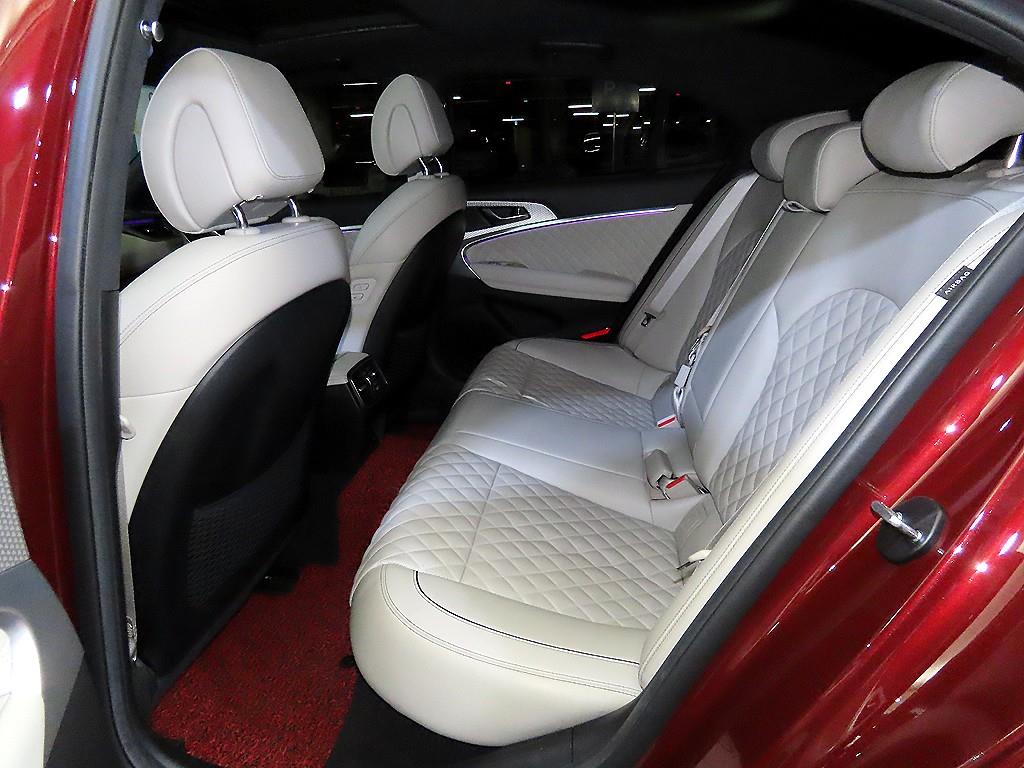Genesis G70 - Vista 7