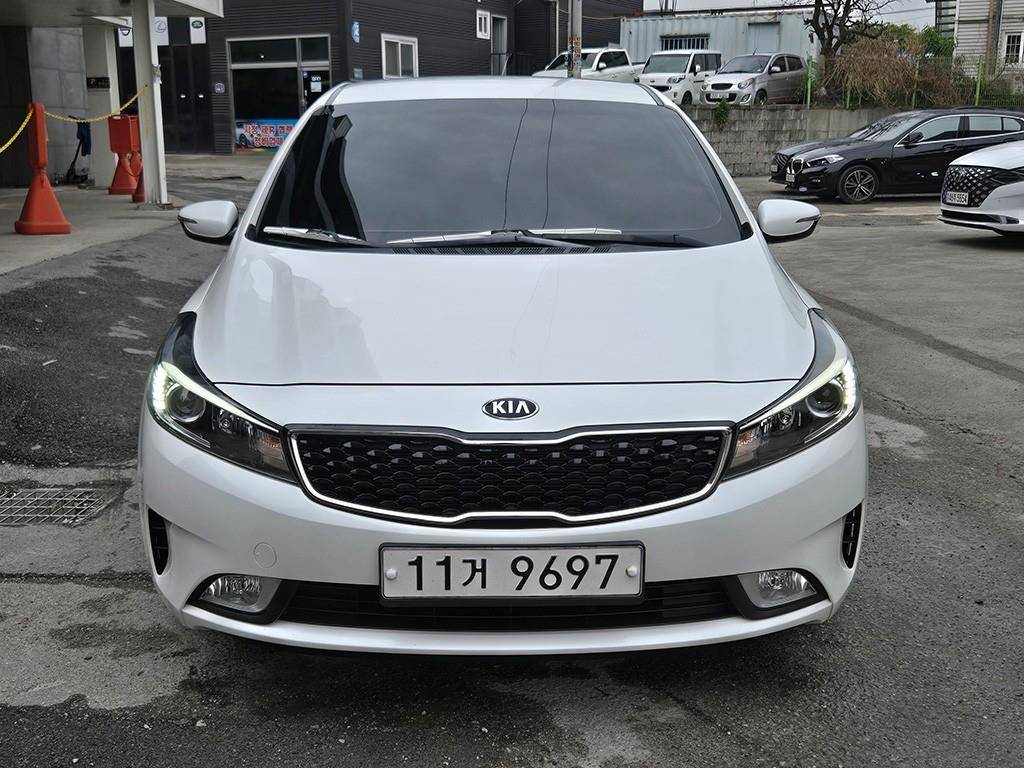 KIA K3 2018 Blanco - Importación desde Corea - HF Imports Iquique - Foto 1