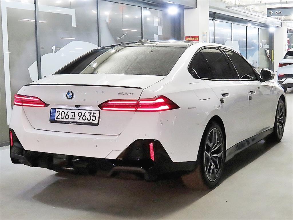 BMW 5 Series - Vista 4
