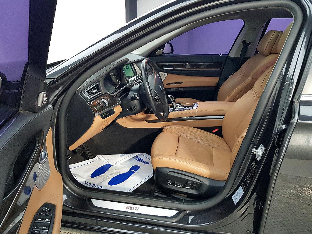 BMW 7 Series - Vista 8