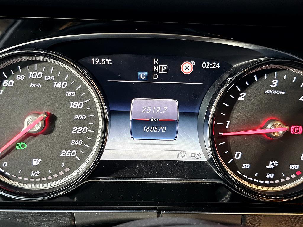 Mercedes Benz E class - Vista 6