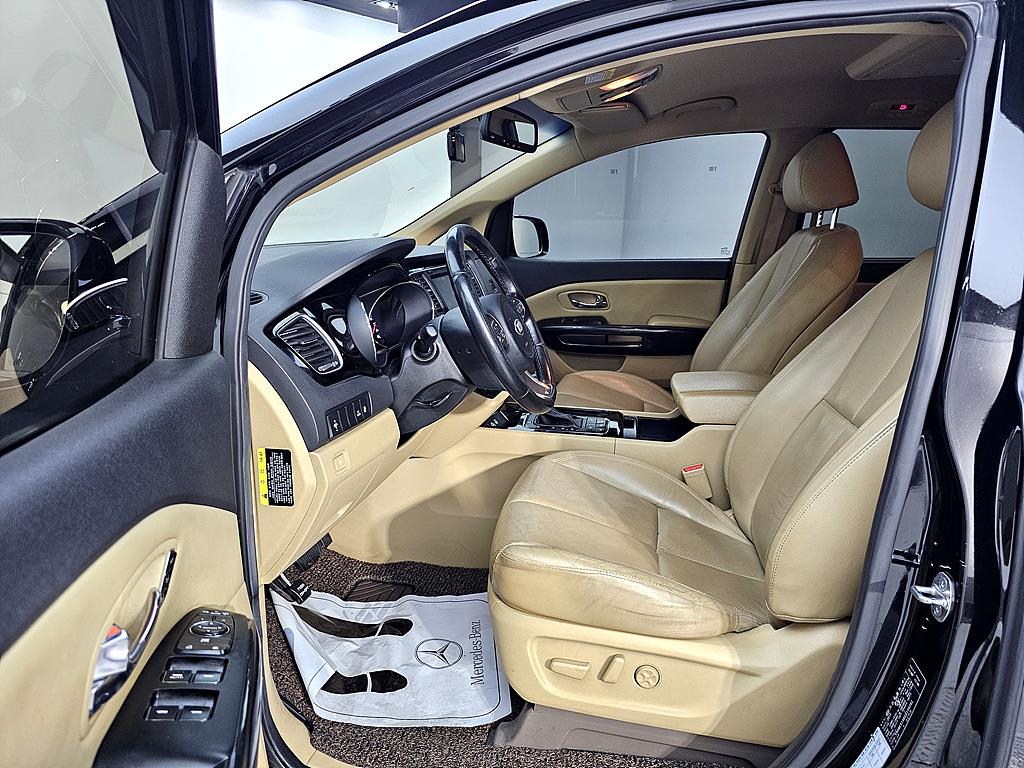 KIA Carnival - Vista 8