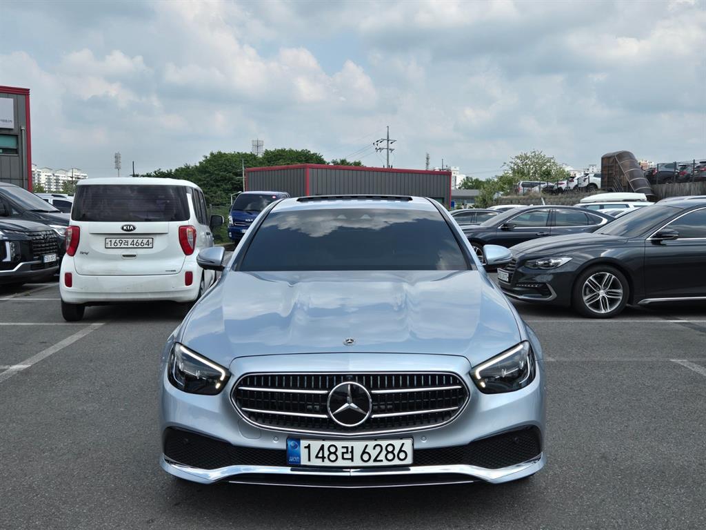 Mercedes Benz E class 2022 Plateado - Importación desde Corea - HF Imports Iquique - Foto 1