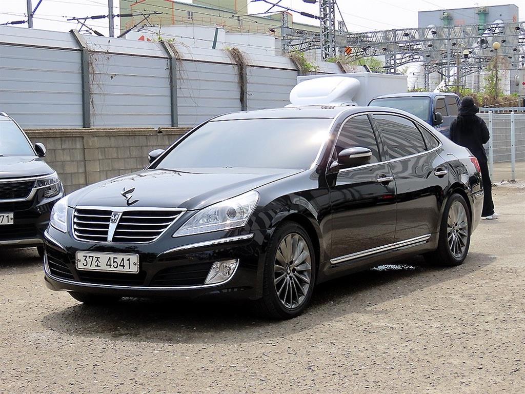 HYUNDAI Equus - Vista 2