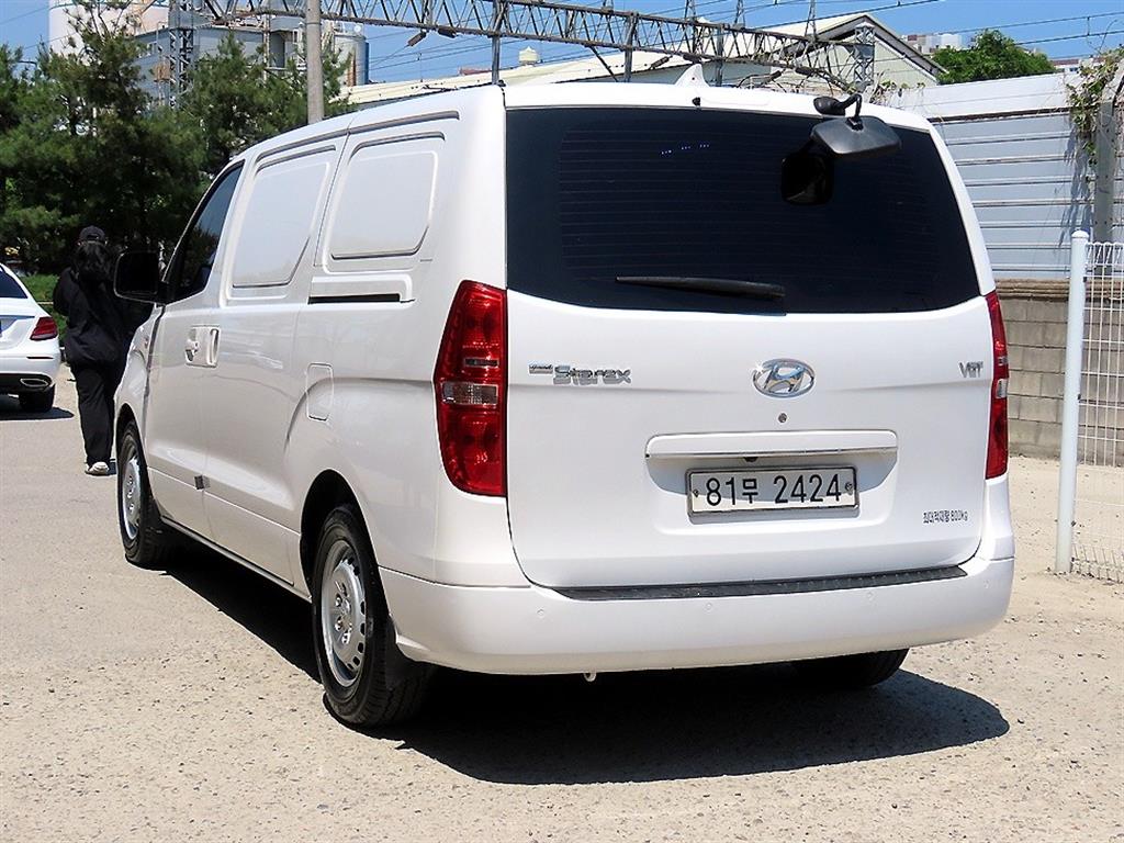 HYUNDAI Starex - Vista 3