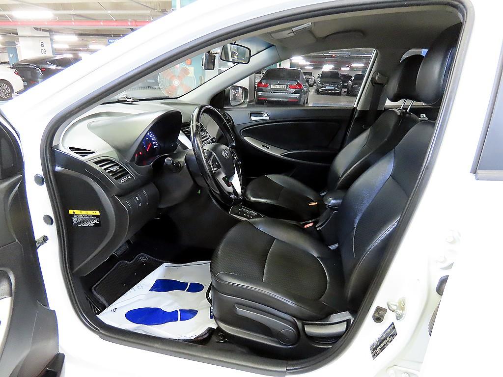 HYUNDAI Accent - Vista 6